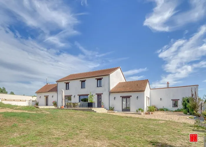 Hôtel accueillant les animaux: maison blanche piscine et petit déjeuner
