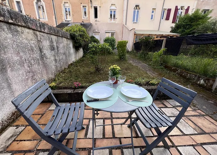 Hôtel accueillant les animaux: Studios Izicozy I Confort et jardin en ville, proche gare I 2 et 4 pers